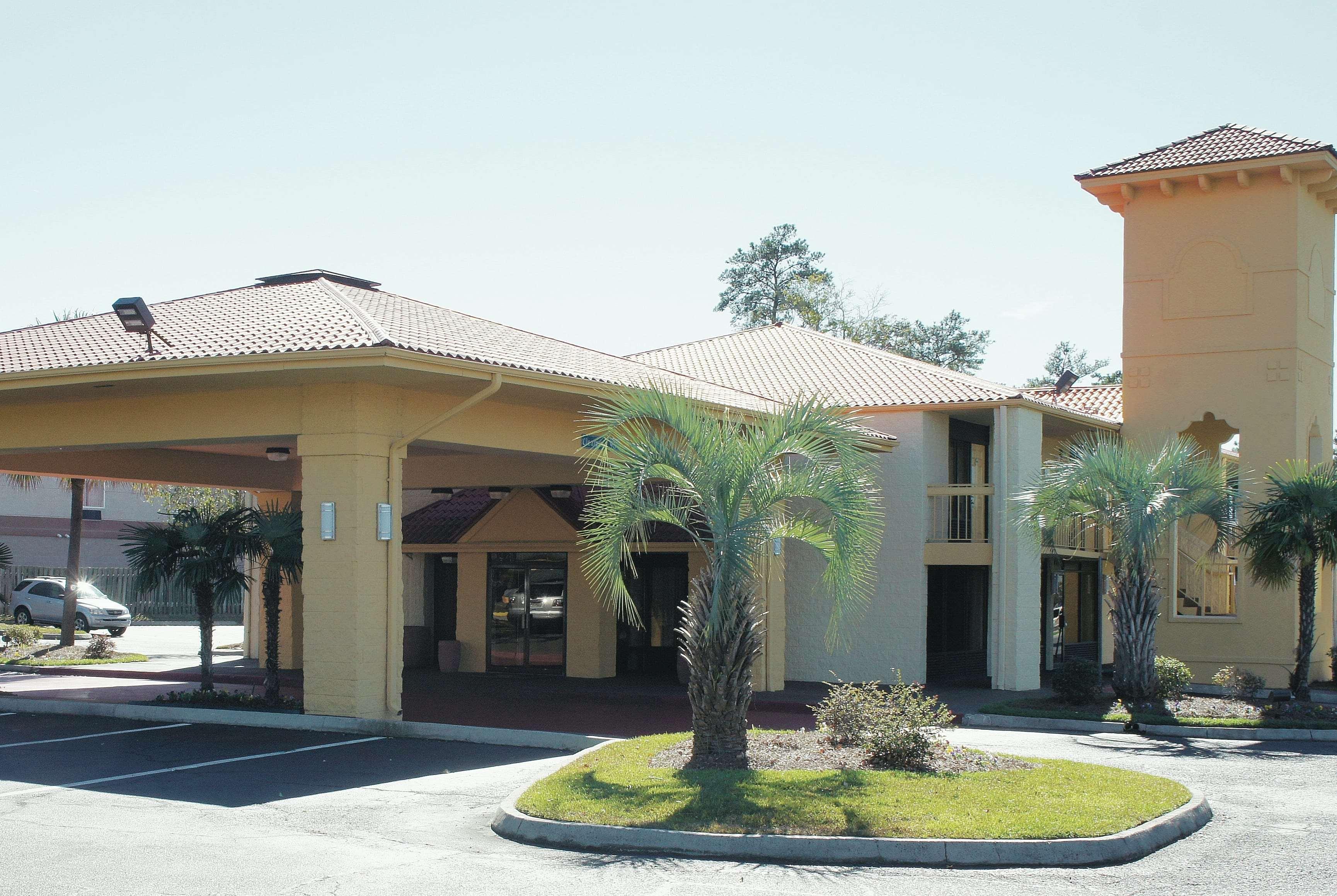 Super 8 By Wyndham Savannah Exterior photo